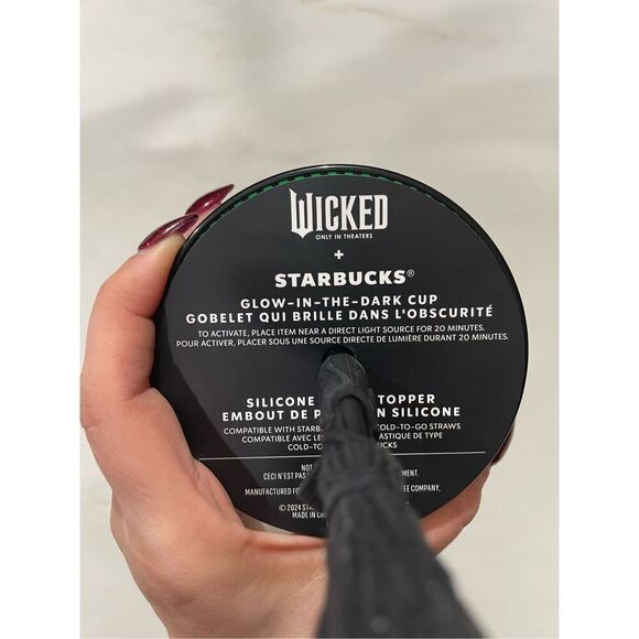 Starbucks Pleated Cold Cup with Broom Straw Topper (24 oz.) NWT - Picture 4 of 7